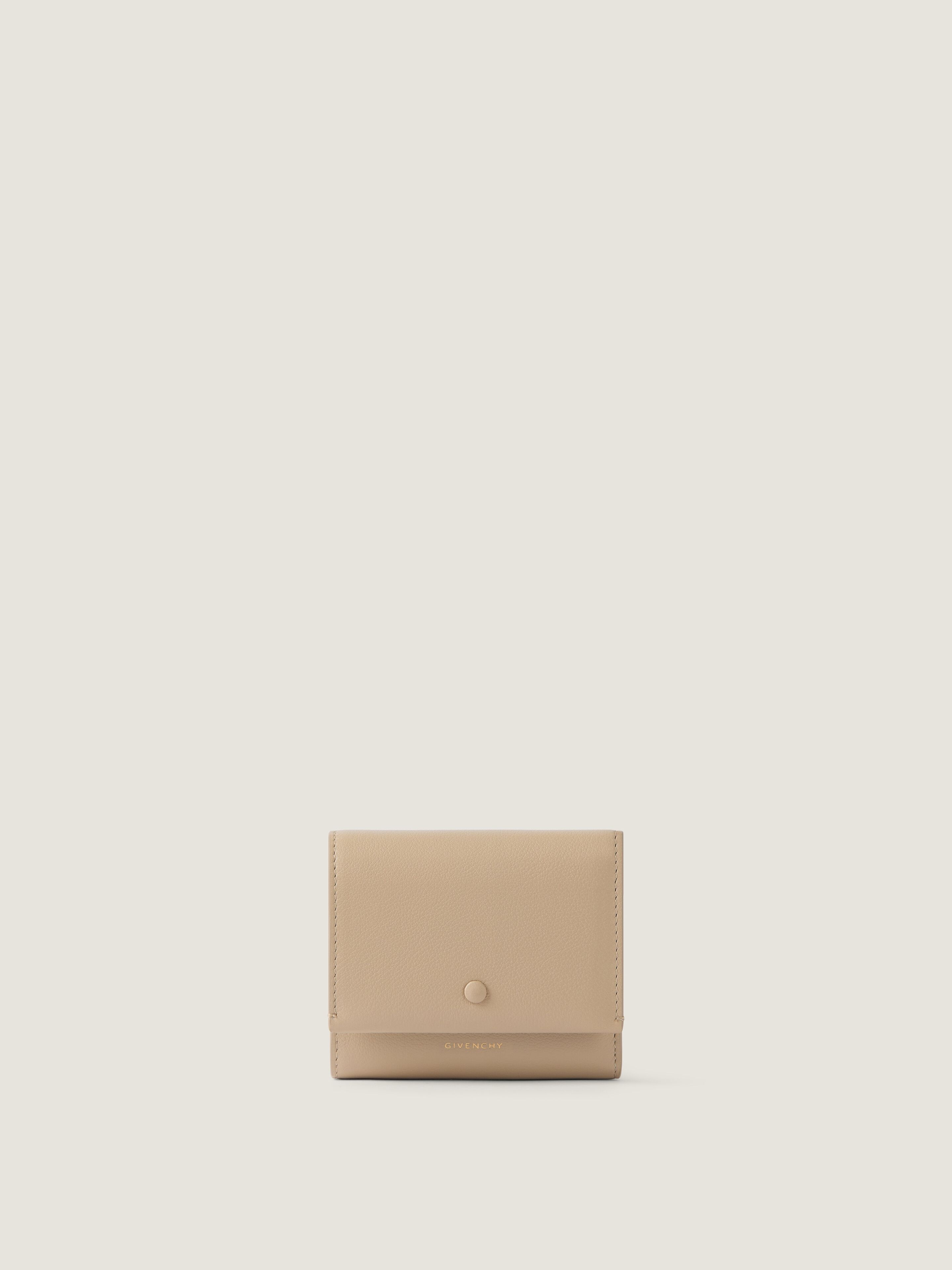 Day wallet in grained leather